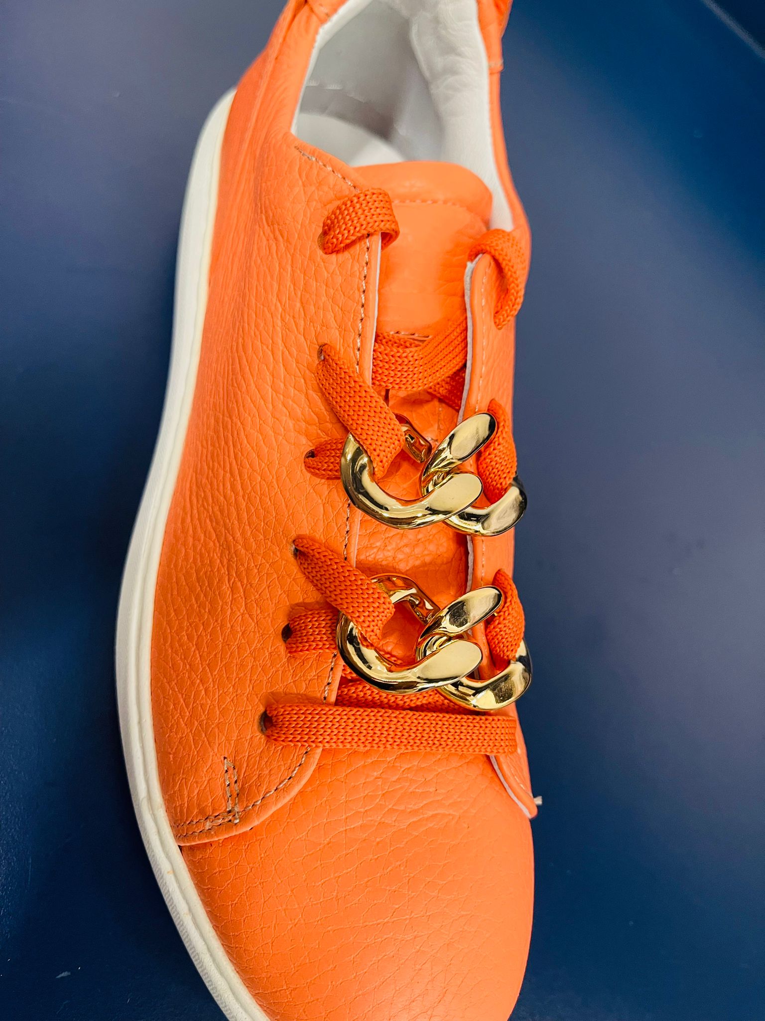 Top Sneaker Laces Up