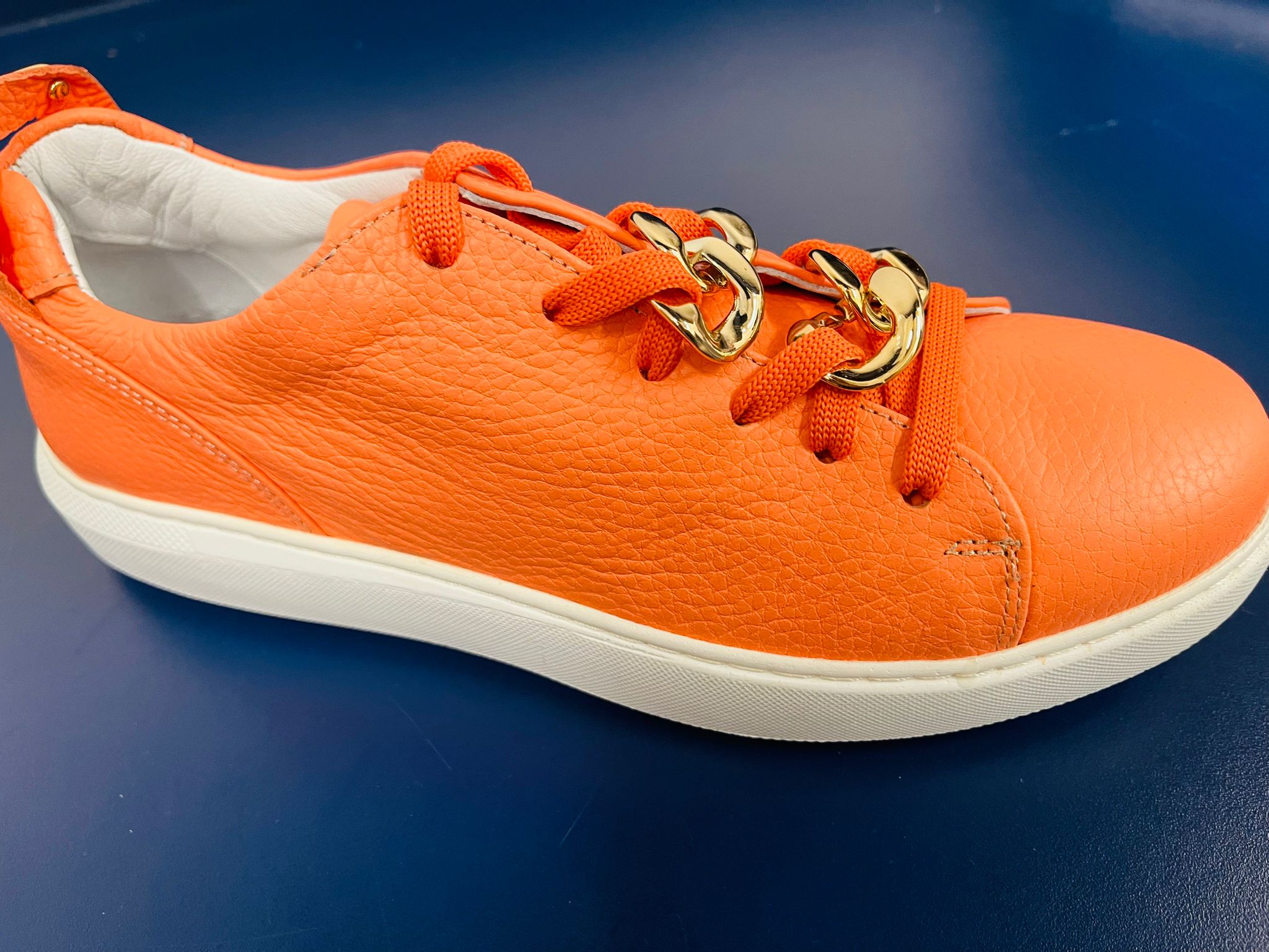 Top Sneaker Laces Up