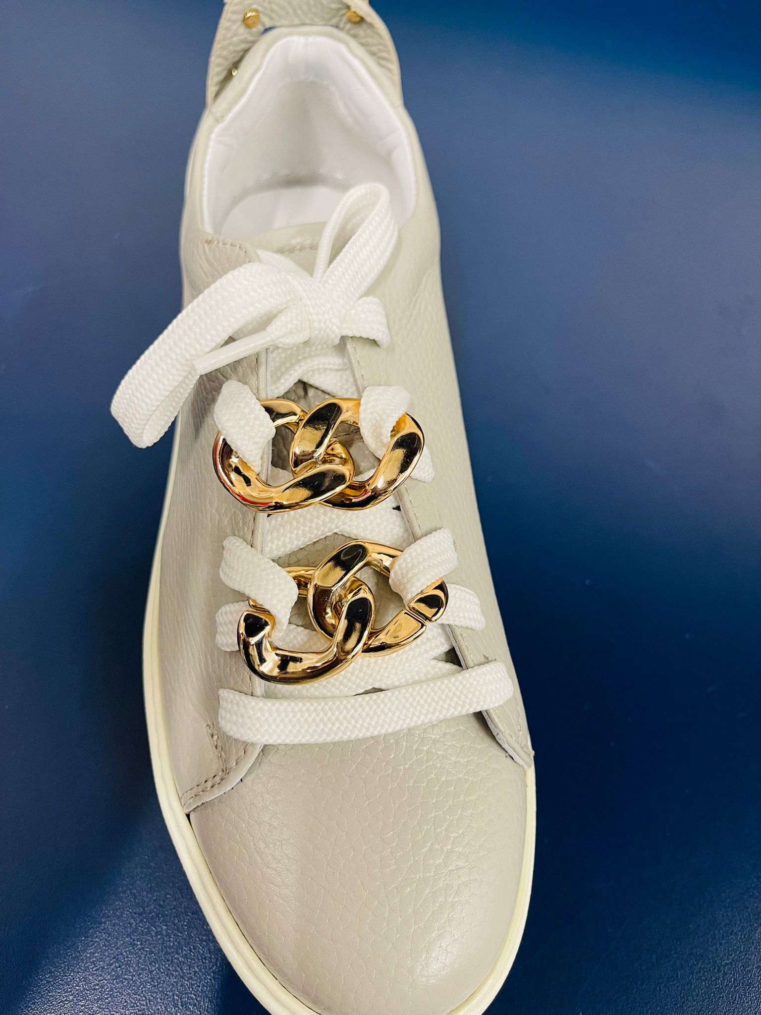 Top Sneaker Laces Up