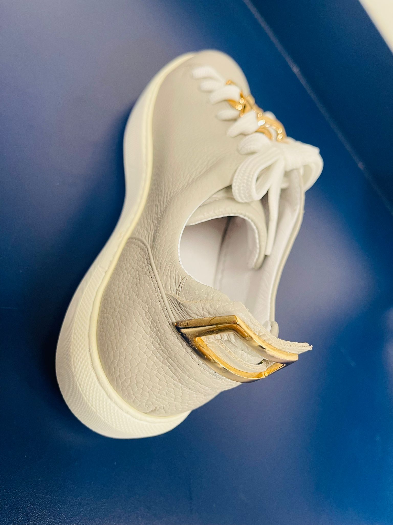 Top Sneaker Laces Up