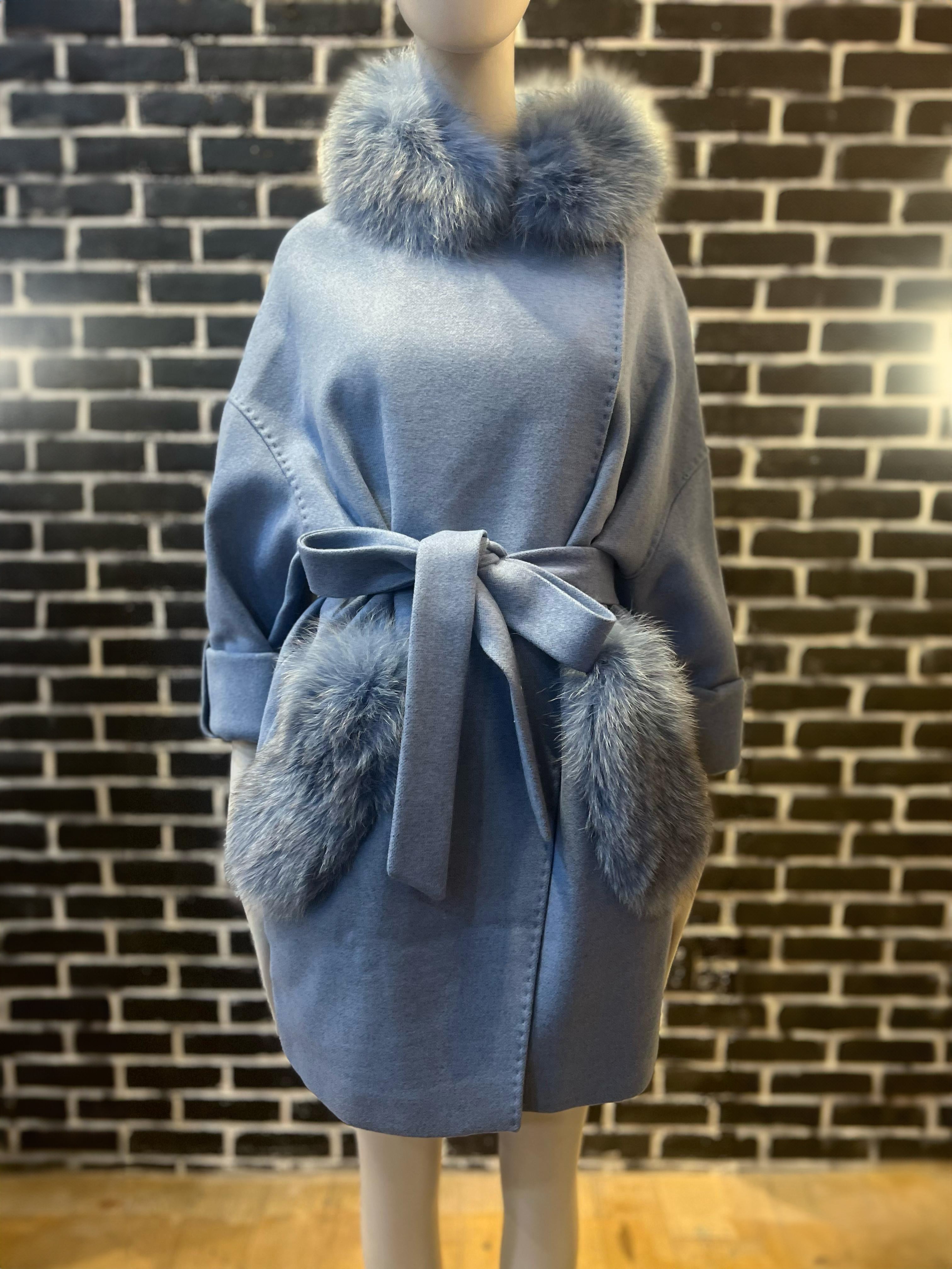 Women Short Coat with Fur Collar and